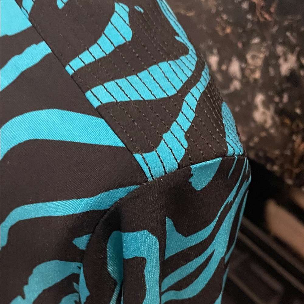 Serengeti Turquoise and Black Patterned Fabric - Picture 11 of 15